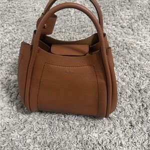 MaxMara Elegant Tan Leather Shoulder Bag